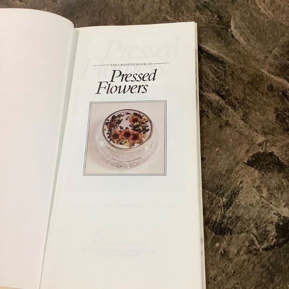 Vintage Pressed Flower Craft Book - Picture 4 of 14